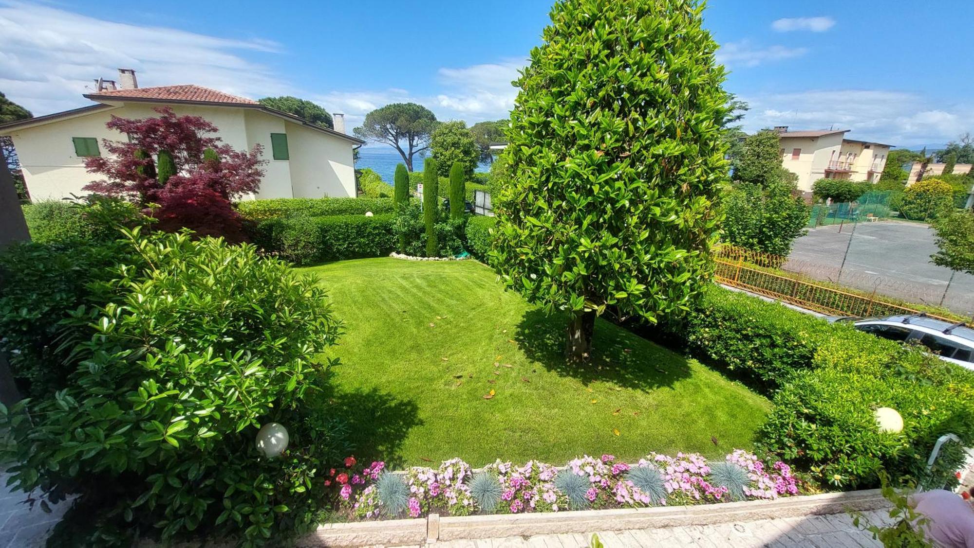 Betulla Lake View Apartment Lazise Exterior foto